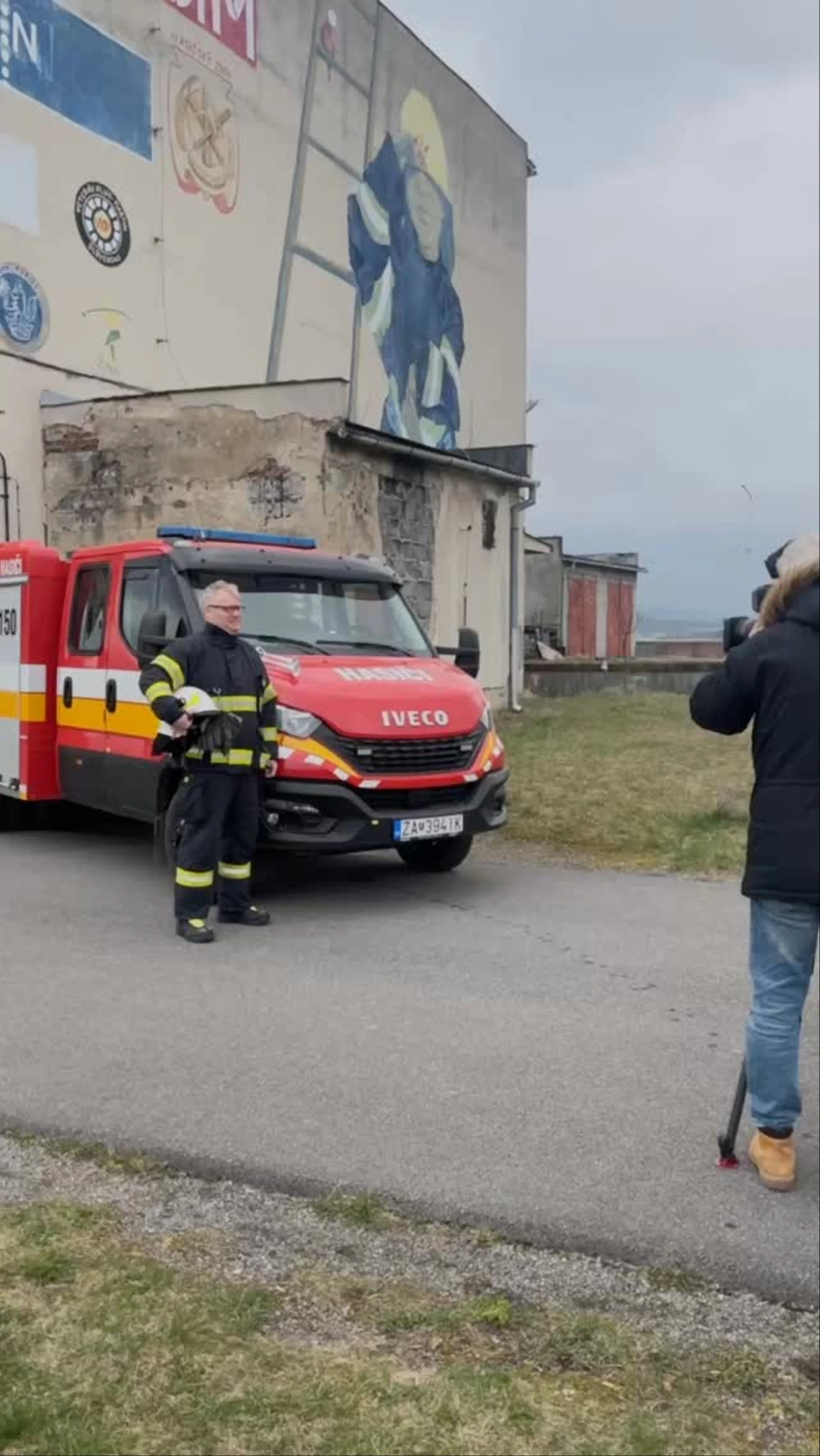 Aj keď nám tento víkend počasie 🌪️ moc neprialo, pridali sme pomocnú 💪 ruku k tomuto krásnemu projektu ➡️ Anketa dobrovoľní hasiči roka Slovenska 👨‍🚒🚒🎥