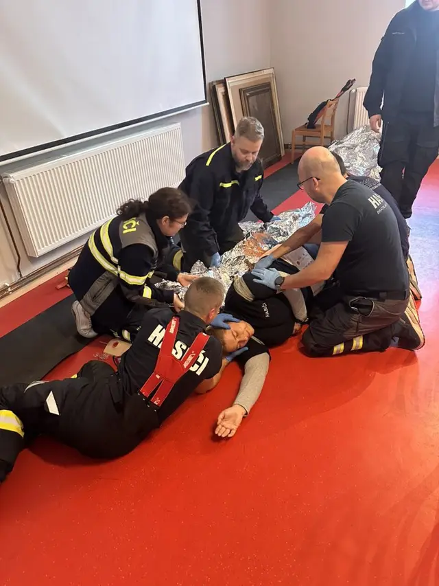 Dnešné pokračovanie rozšíreného kurzu prvej pomoci od Dobrovoľná civilná ochrana spolu s DHZO Bratislava - Petržalka
