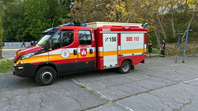 Včera sme pomohli RUŠ ŠD Mladosť postaviť máj počas ich akcie „Májovica“ 🚒🧑‍🚒