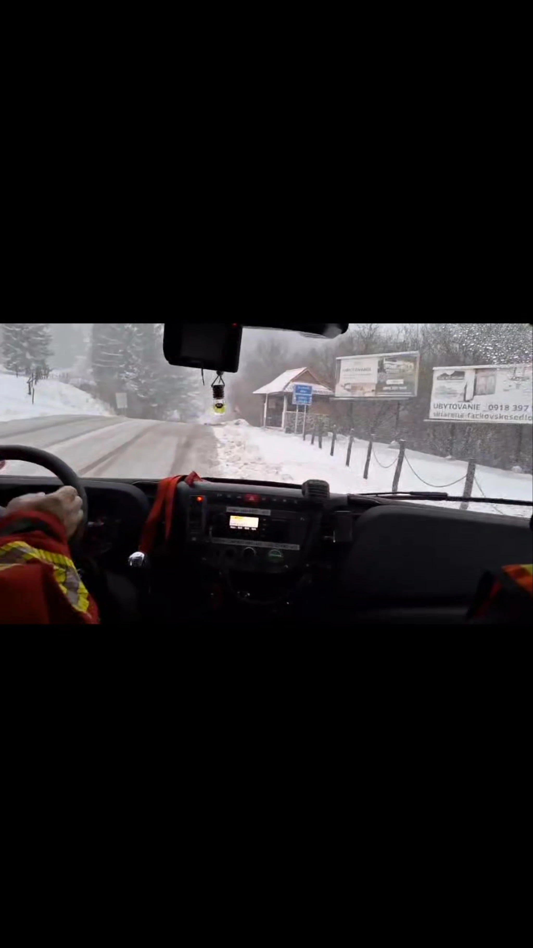 Dnešný výjazd - technická pomoc , spadnutý strom pod Fačkovským sedlom 🚒🚨