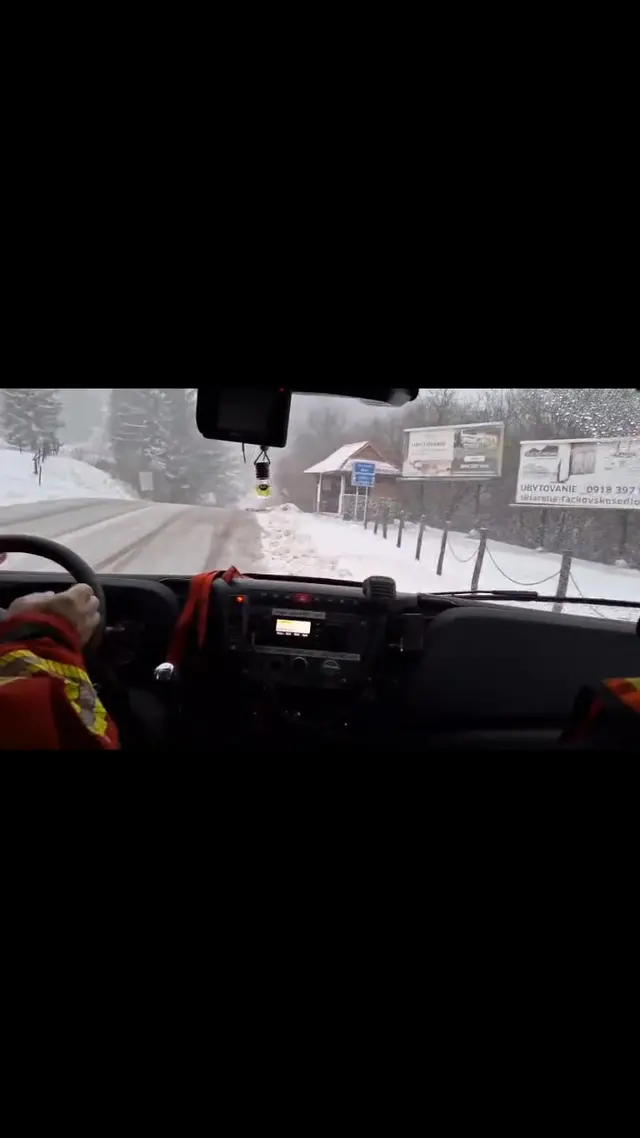 Dnešný výjazd - technická pomoc , spadnutý strom pod Fačkovským sedlom 🚒🚨