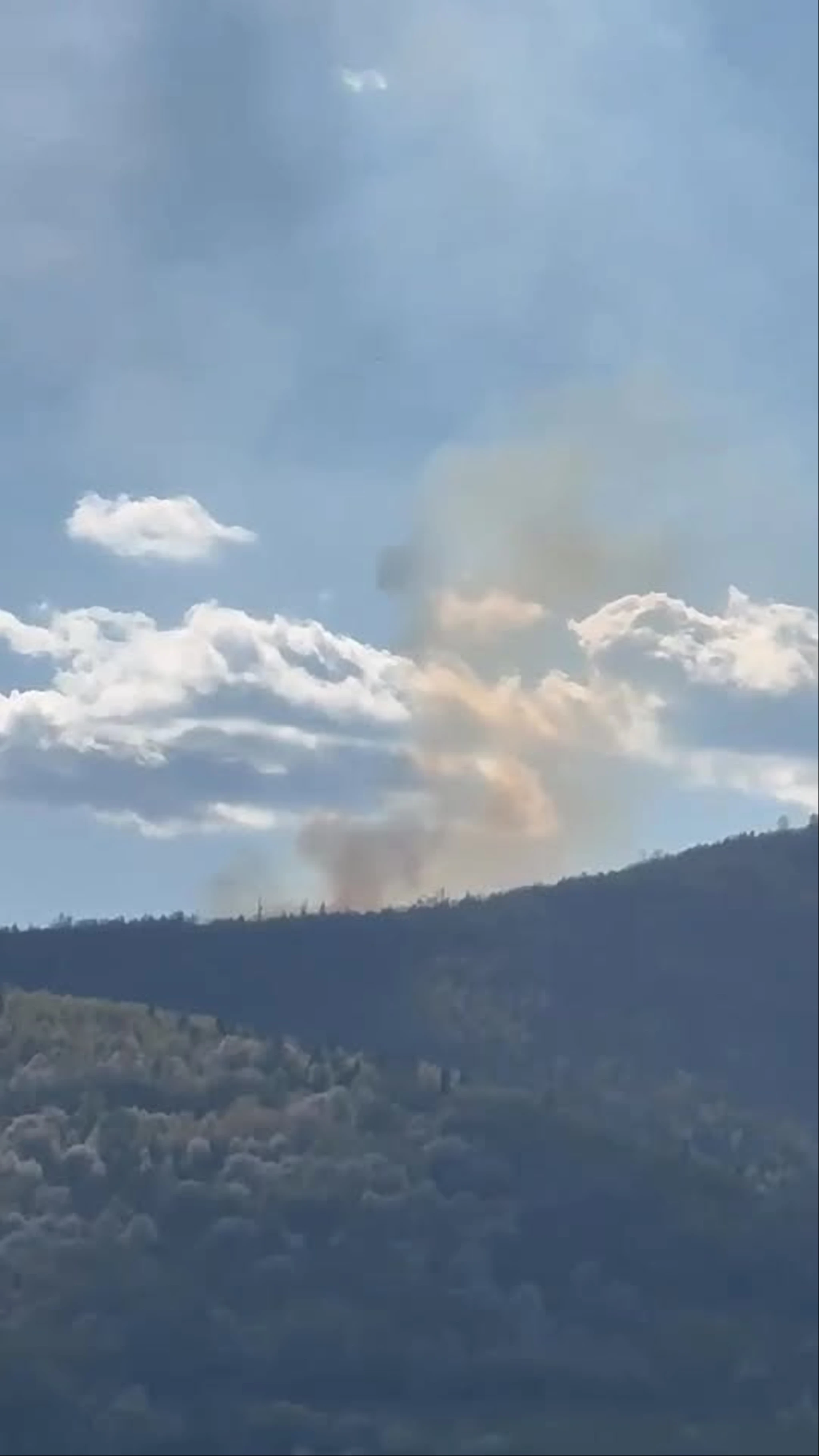 Dnes 18.04. ohlásený požiar lesného porastu v Chyžnom lokalita Kohút tesne pred 16.00, príchod na zbrojnicu po 23.00, ďakujeme za zvládnutý náročný zásah.