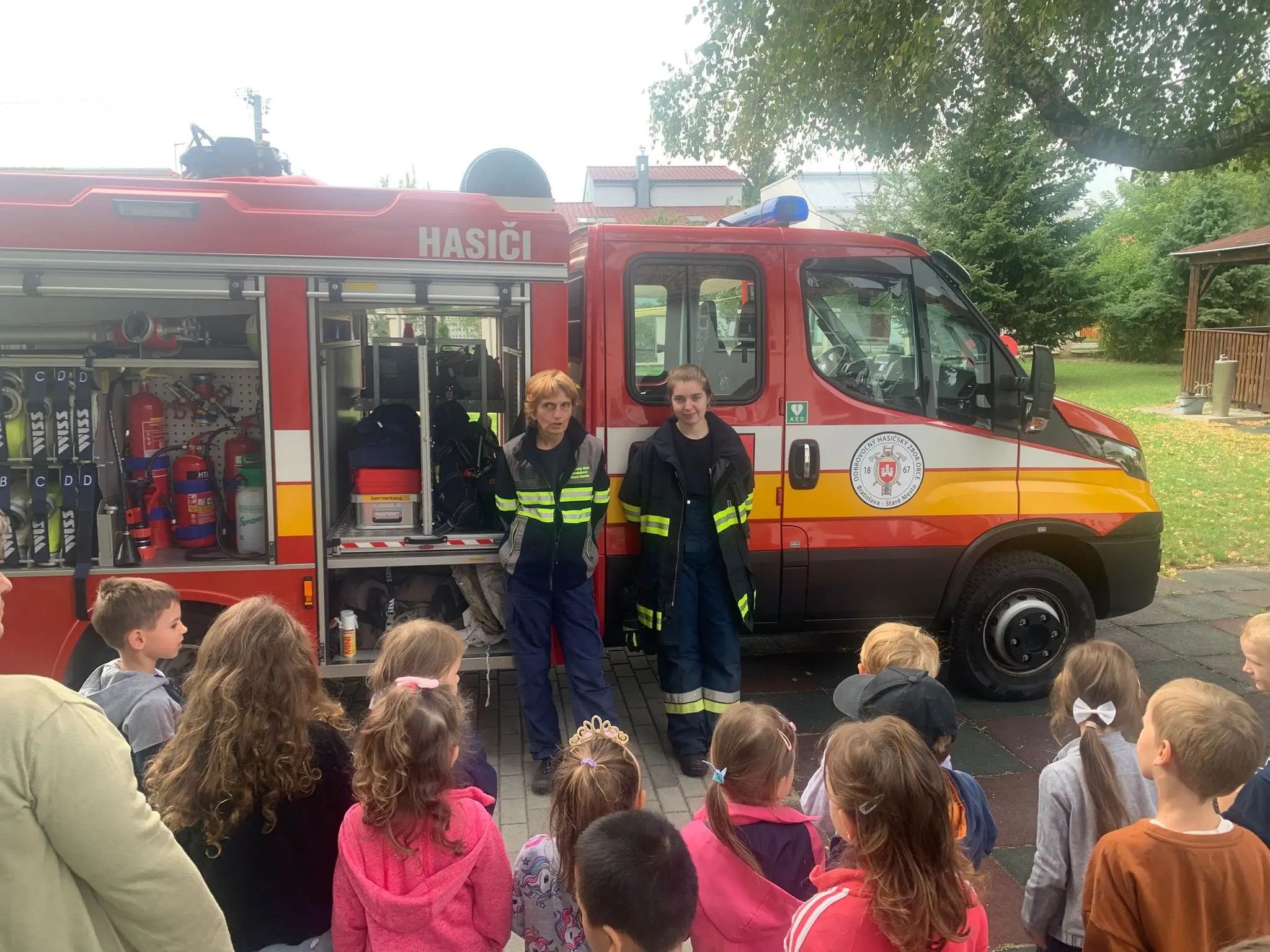 Dnešné ukážky na MŠ Šťastná, ZŠ Grösslingová a na Festivale bezpečnosti na Námestí Slobody 🚒🧑‍🚒